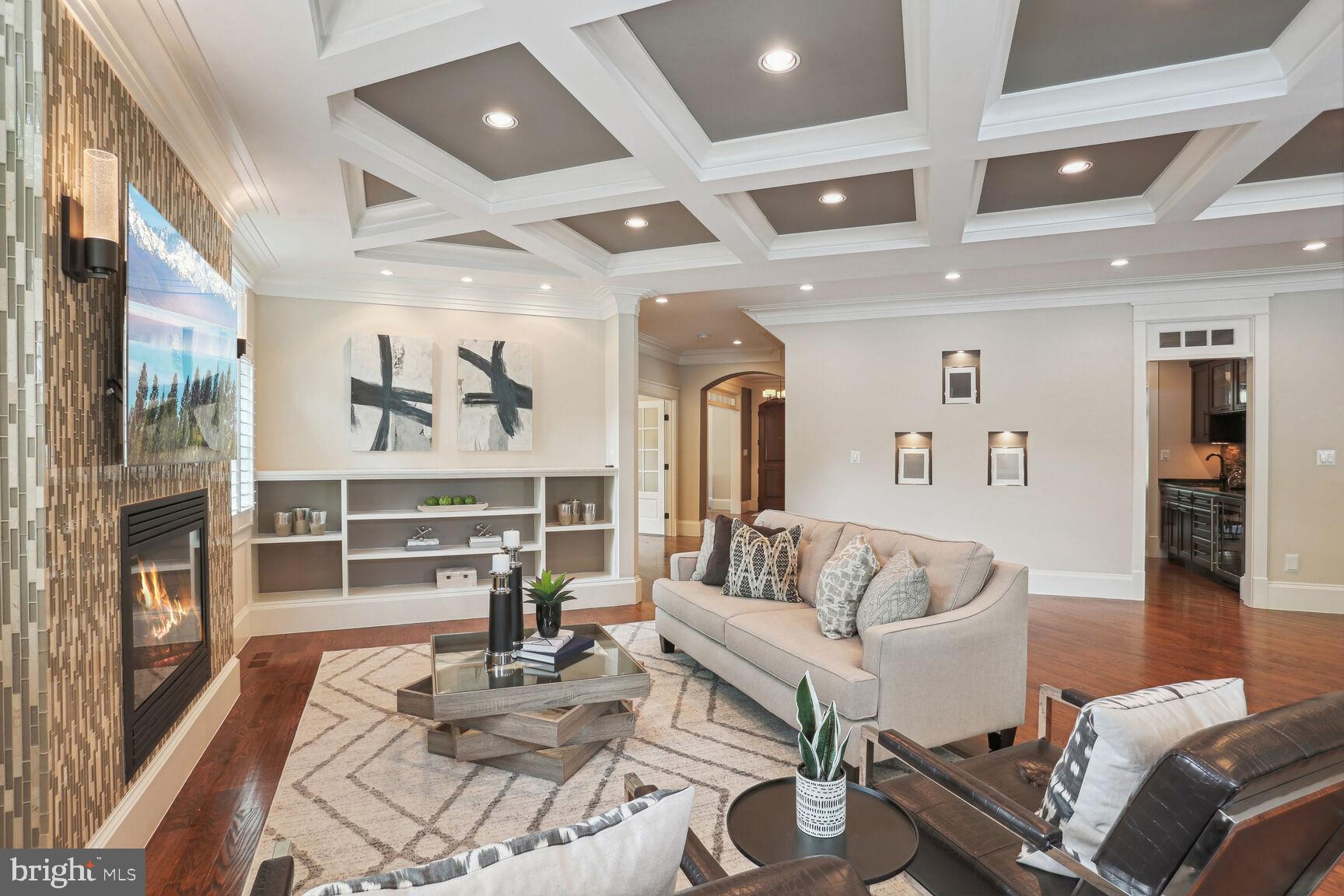 WILLIAMSBURG VILLAGE - Residential