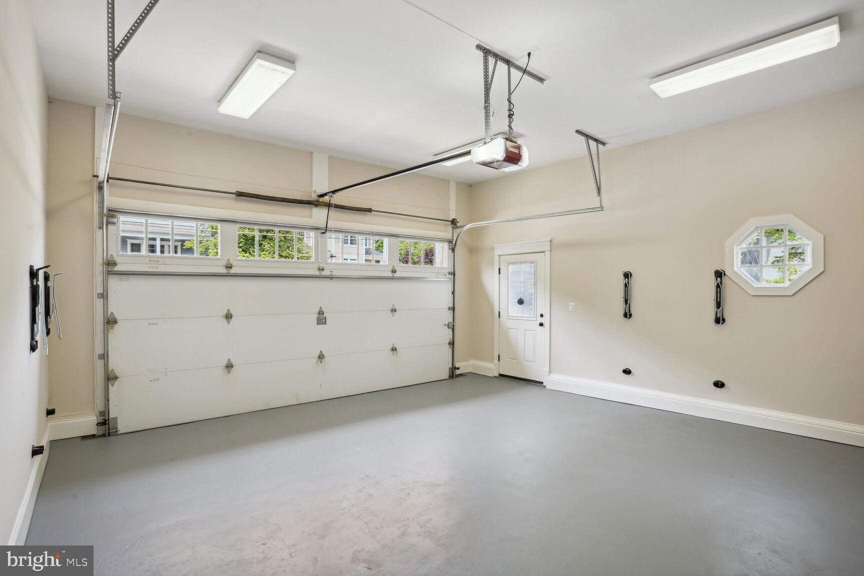 WILLIAMSBURG VILLAGE - Residential