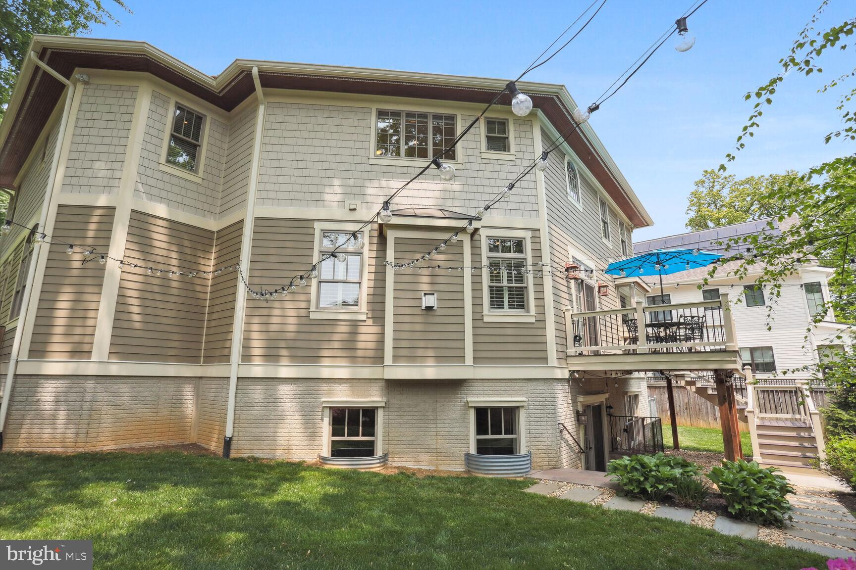 WILLIAMSBURG VILLAGE - Residential