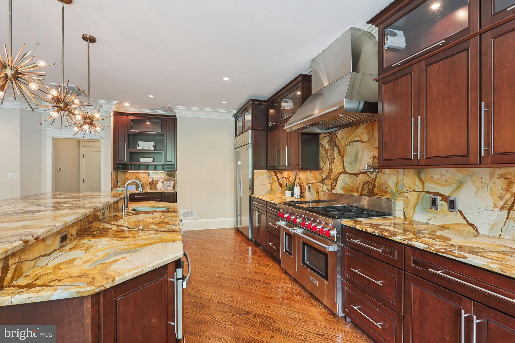 WILLIAMSBURG VILLAGE - Residential