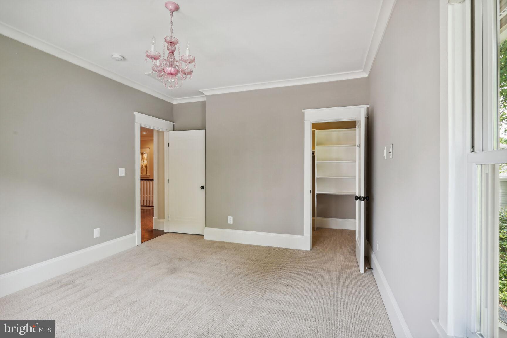 WILLIAMSBURG VILLAGE - Residential