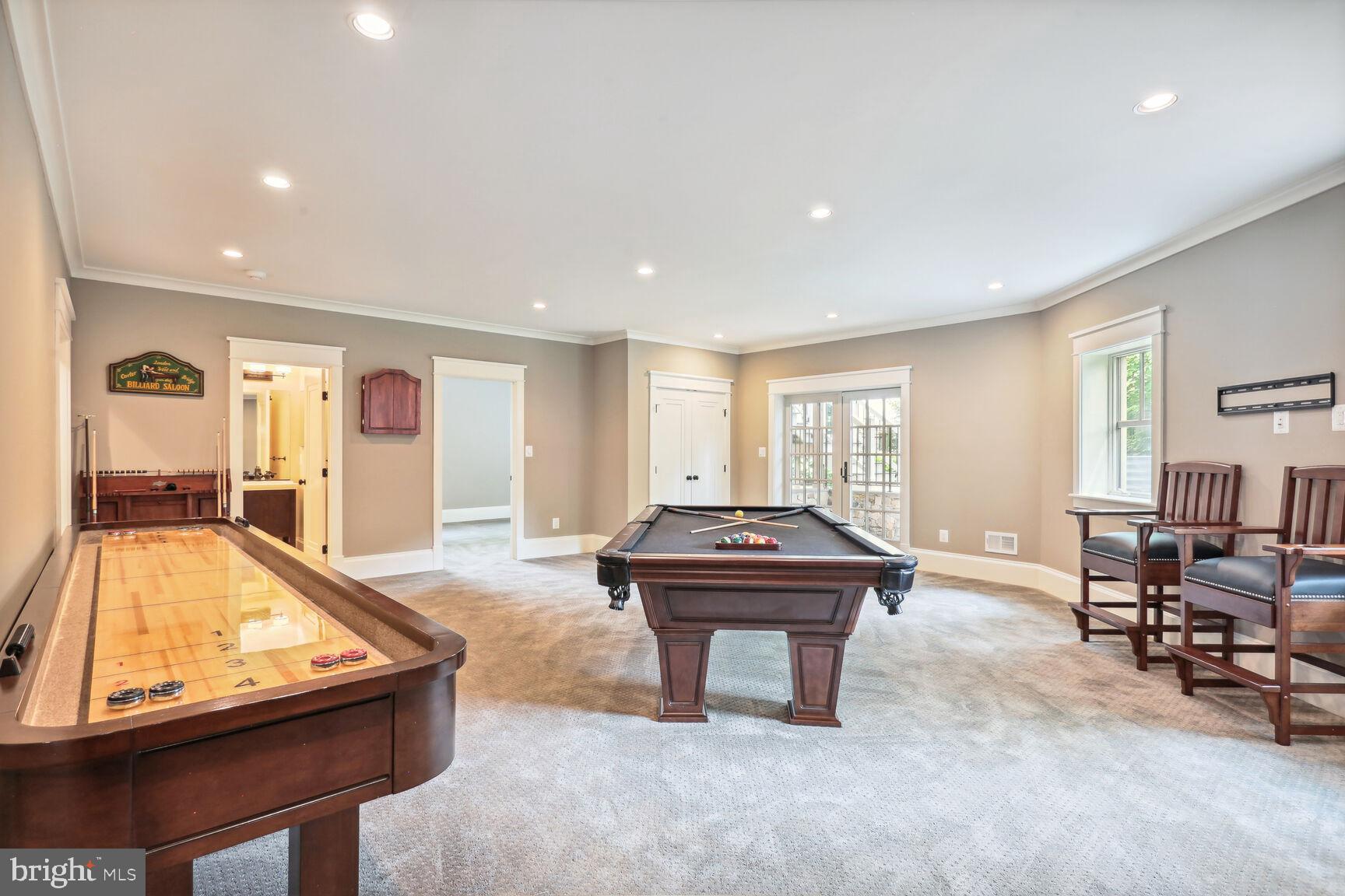 WILLIAMSBURG VILLAGE - Residential