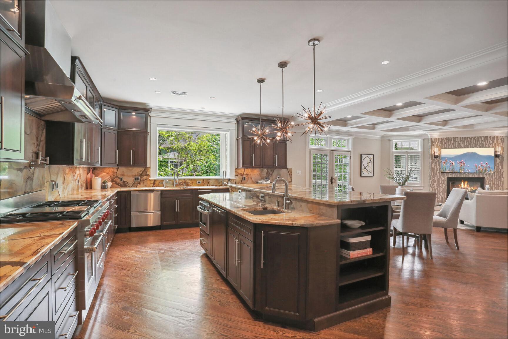 WILLIAMSBURG VILLAGE - Residential