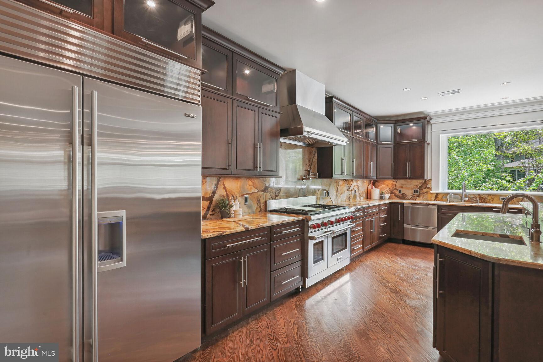 WILLIAMSBURG VILLAGE - Residential