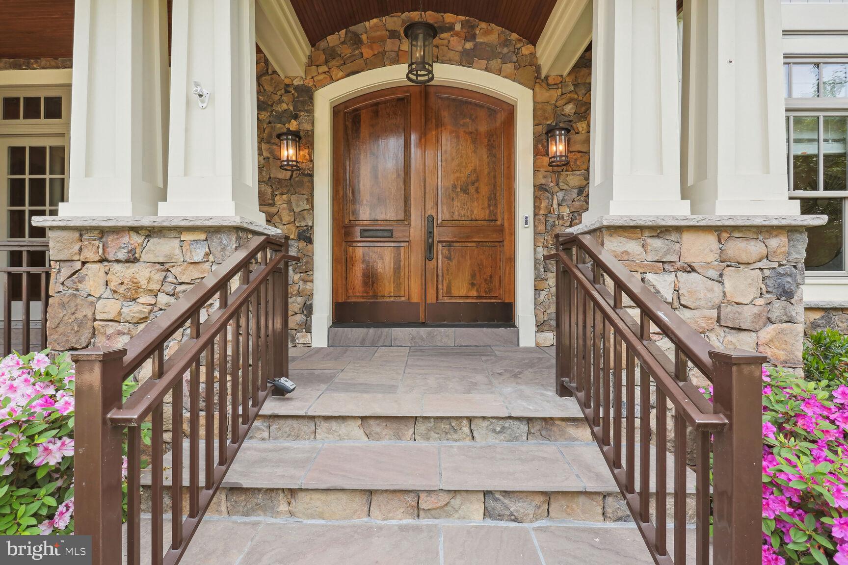 WILLIAMSBURG VILLAGE - Residential