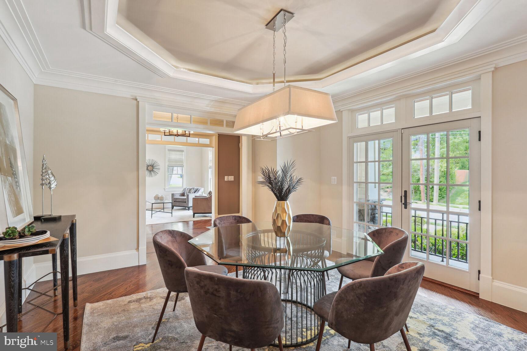 WILLIAMSBURG VILLAGE - Residential