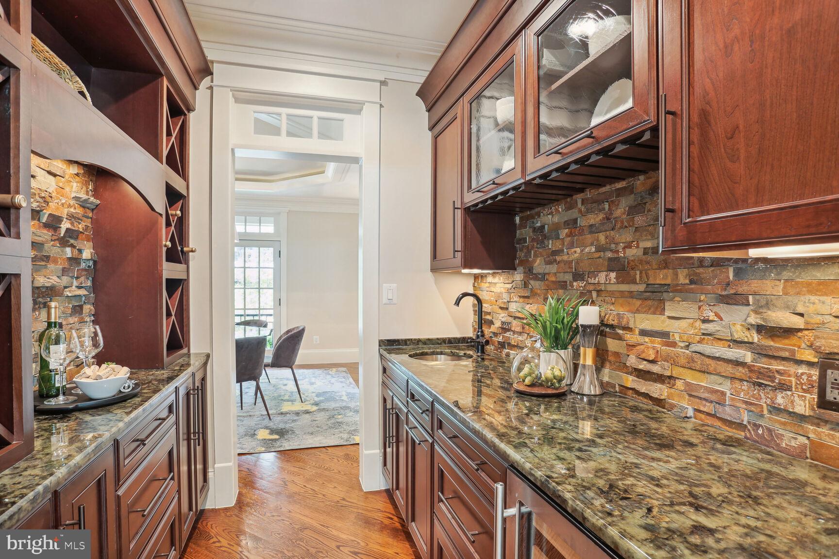 WILLIAMSBURG VILLAGE - Residential