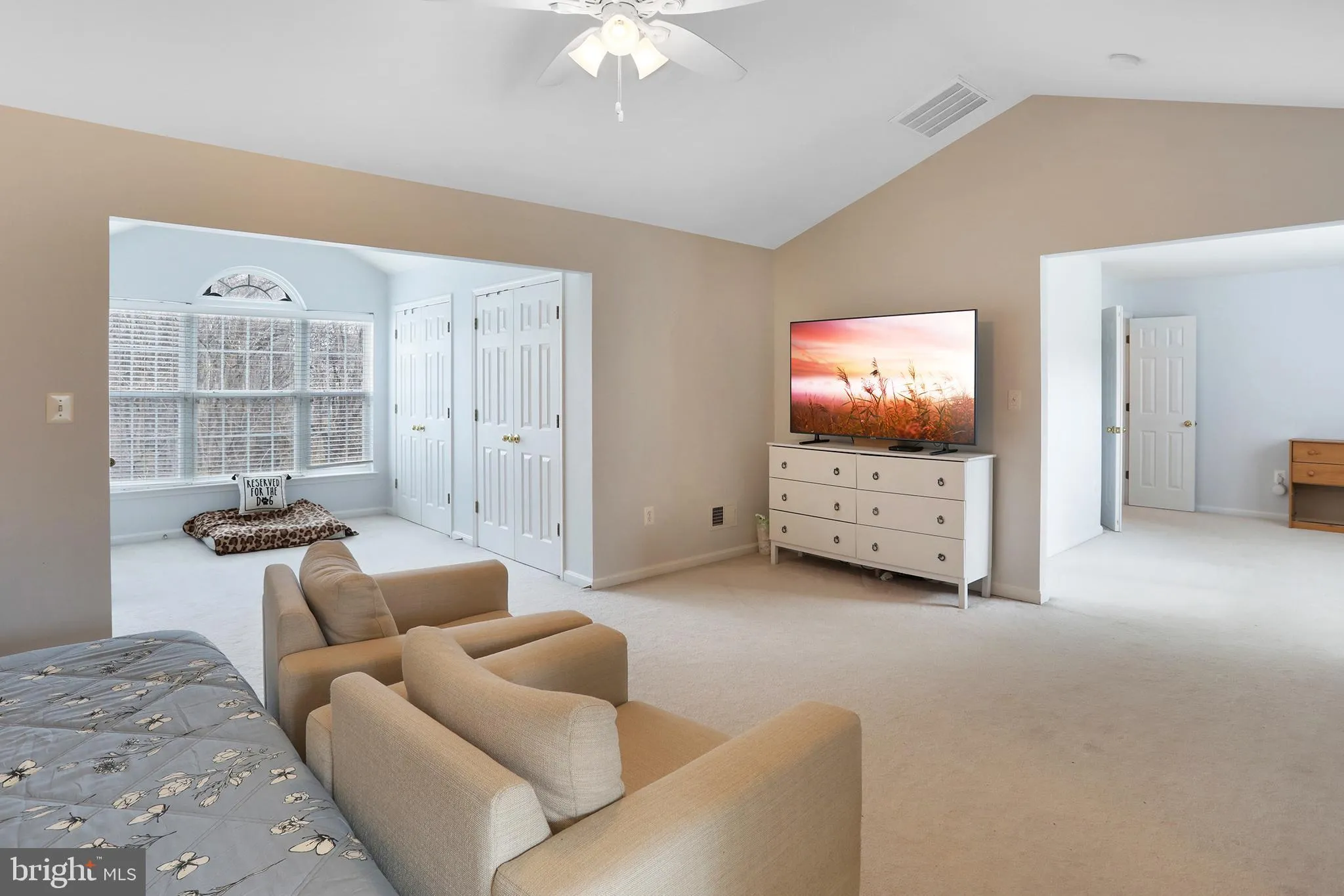 Round Hill, Virginia 20141, United States, 4 Bedrooms Bedrooms, ,3 BathroomsBathrooms,Residential,Active,251674