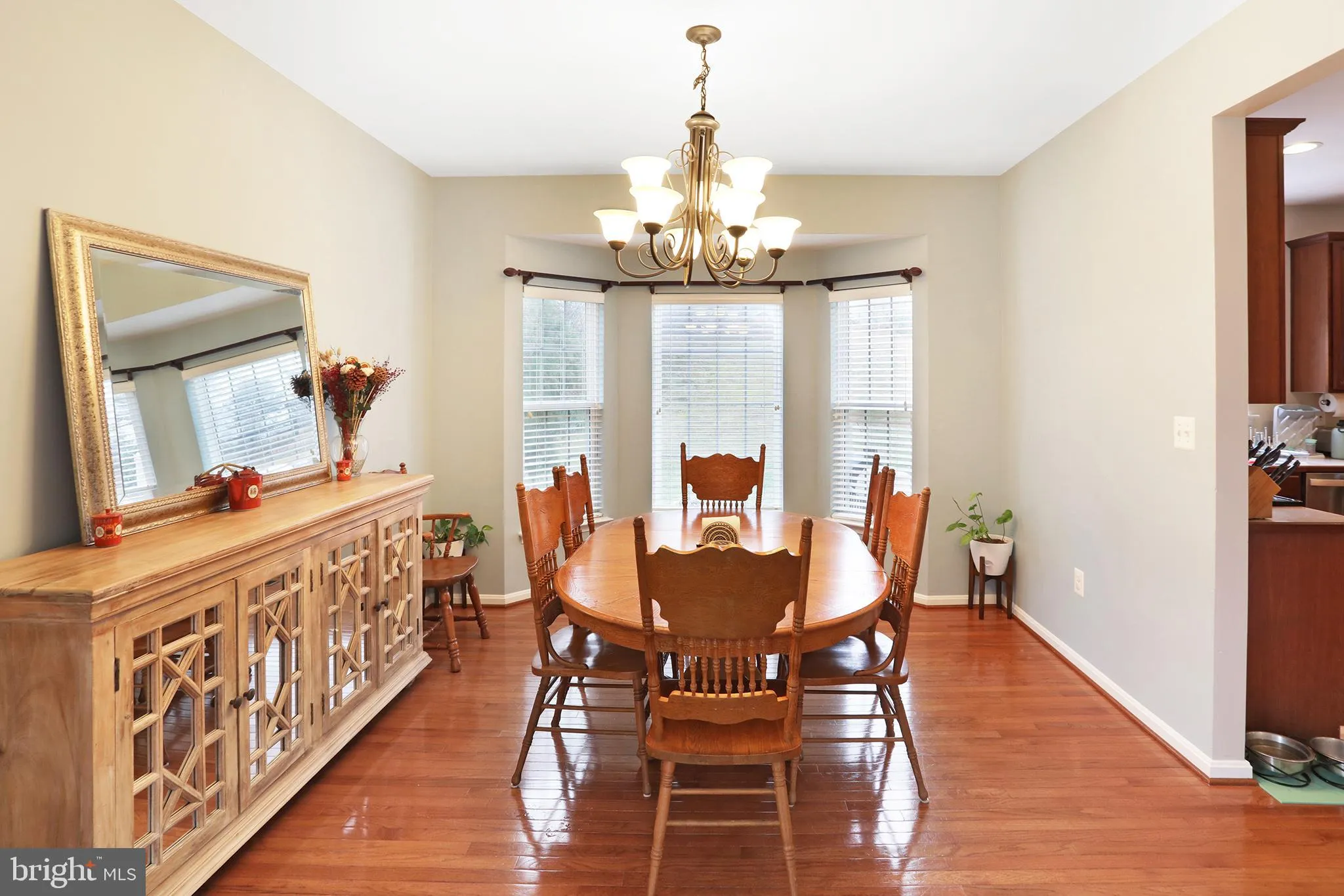 Round Hill, Virginia 20141, United States, 4 Bedrooms Bedrooms, ,3 BathroomsBathrooms,Residential,Active,251674