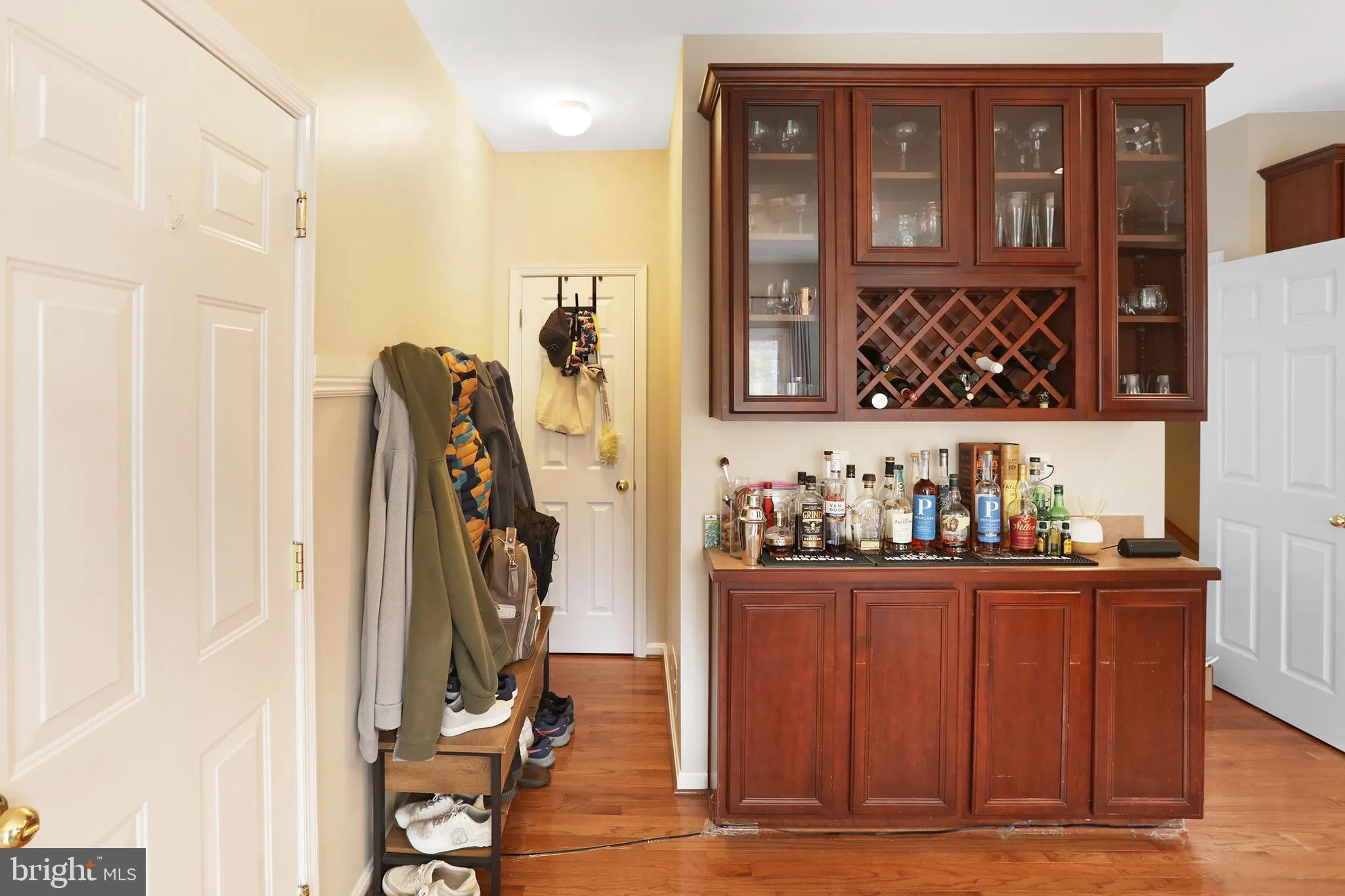 Round Hill, Virginia 20141, United States, 4 Bedrooms Bedrooms, ,3 BathroomsBathrooms,Residential,Active,251674