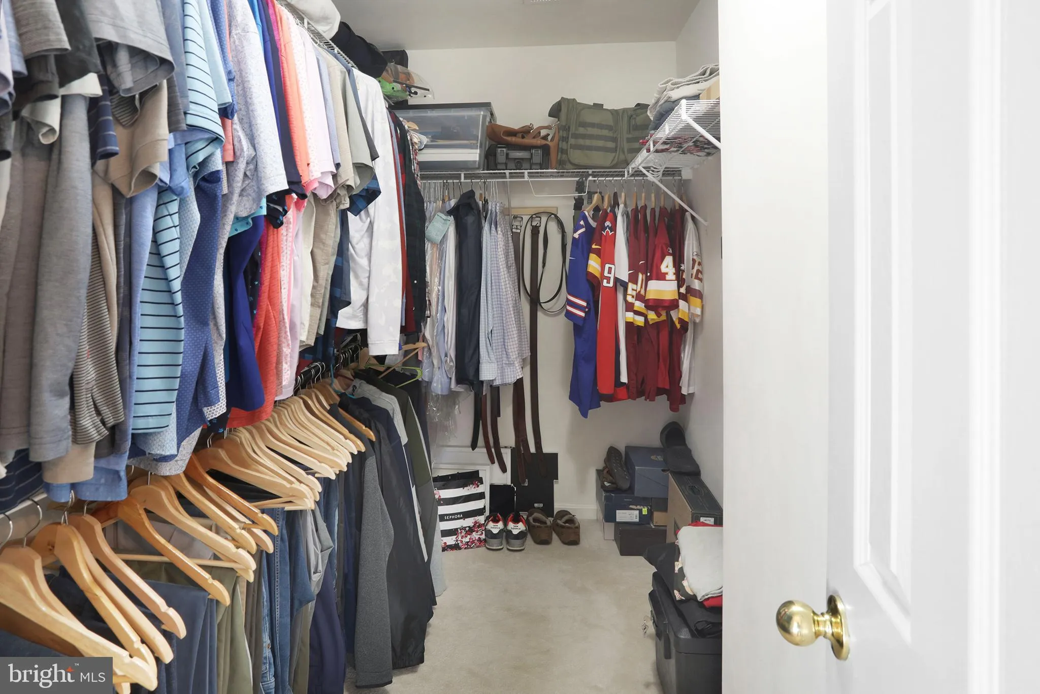 Round Hill, Virginia 20141, United States, 4 Bedrooms Bedrooms, ,3 BathroomsBathrooms,Residential,Active,251674