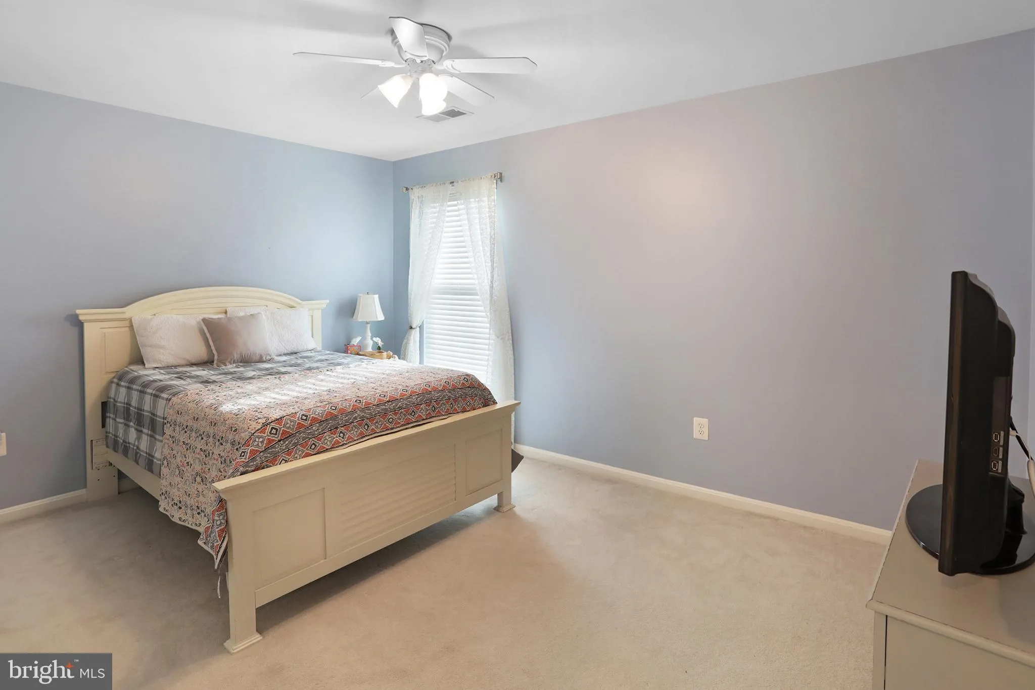 Round Hill, Virginia 20141, United States, 4 Bedrooms Bedrooms, ,3 BathroomsBathrooms,Residential,Active,251674