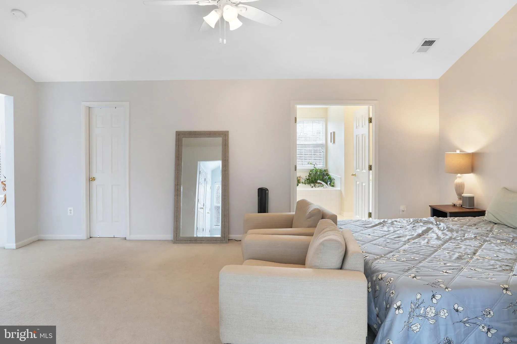 Round Hill, Virginia 20141, United States, 4 Bedrooms Bedrooms, ,3 BathroomsBathrooms,Residential,Active,251674