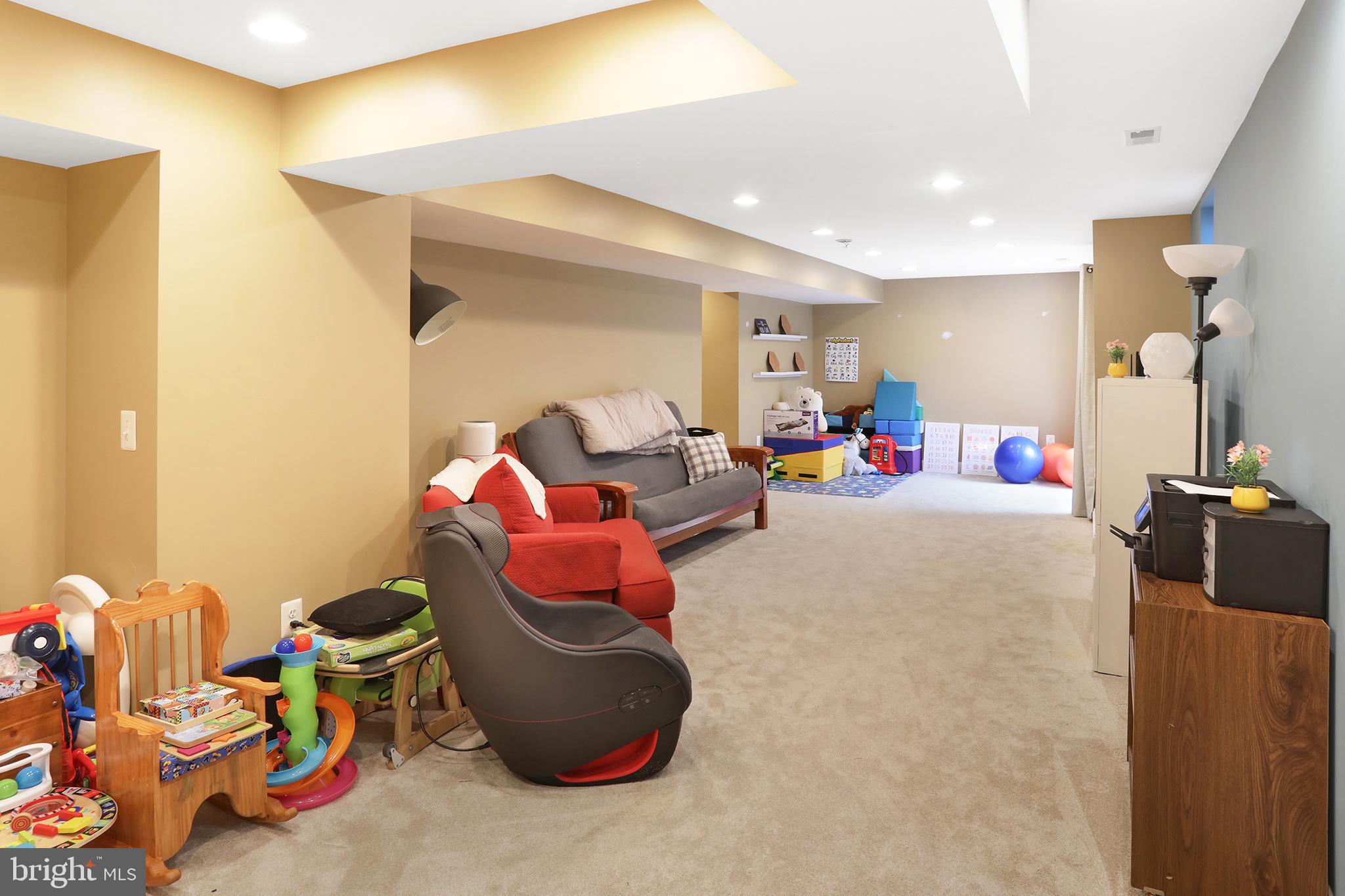 GREENWOOD COMMONS - Residential