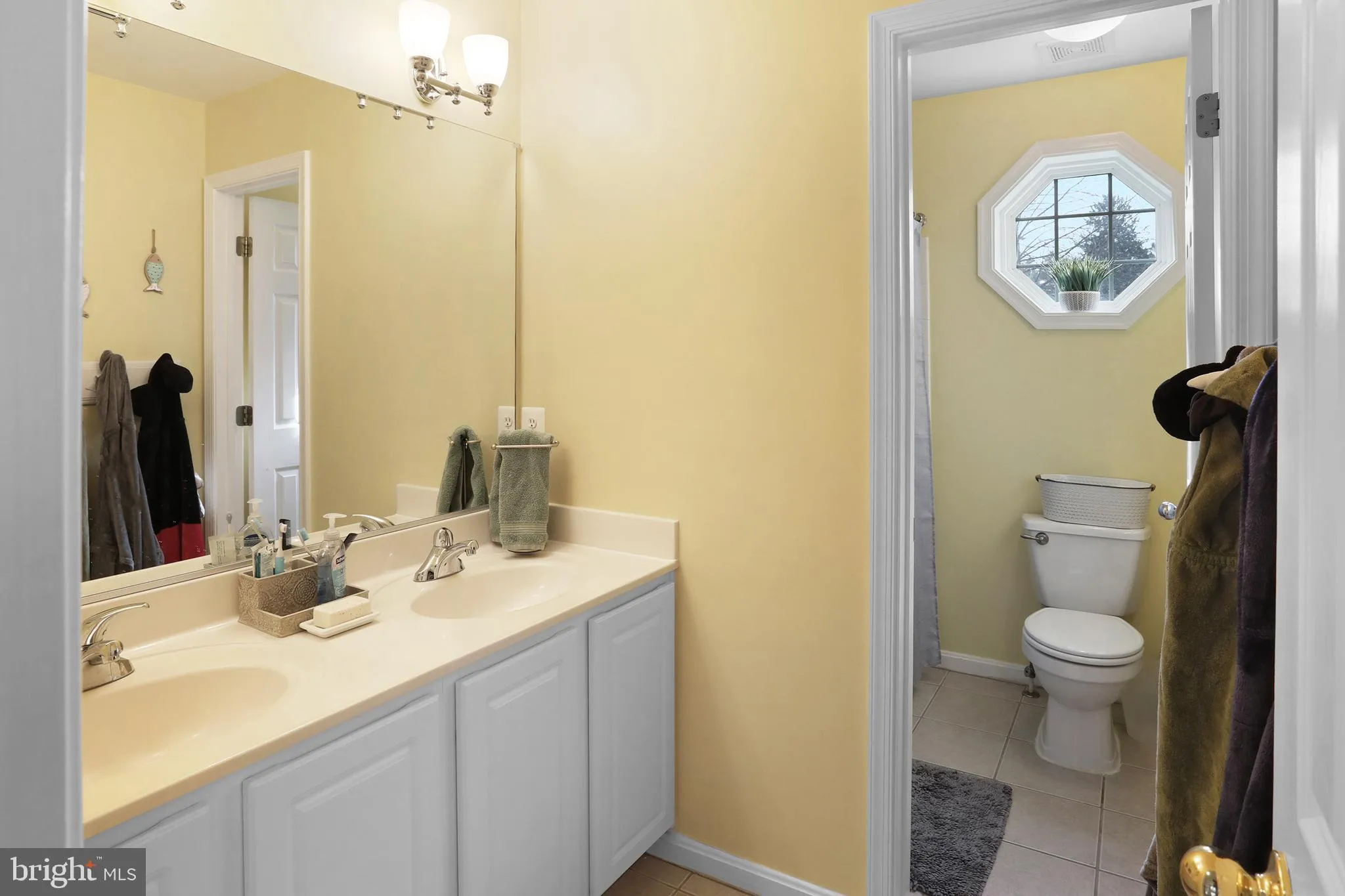 Round Hill, Virginia 20141, United States, 4 Bedrooms Bedrooms, ,3 BathroomsBathrooms,Residential,Active,251674