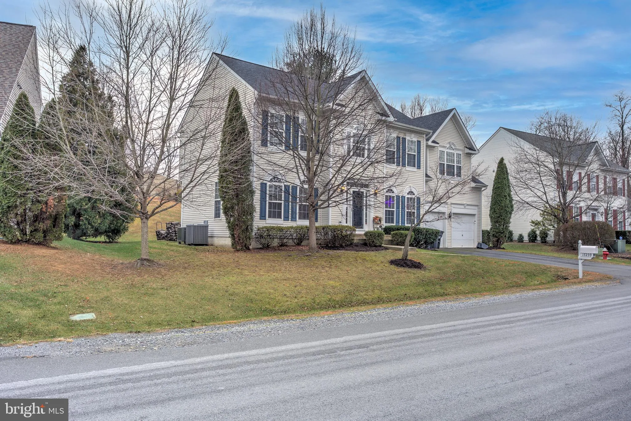 Round Hill, Virginia 20141, United States, 4 Bedrooms Bedrooms, ,3 BathroomsBathrooms,Residential,Active,251674