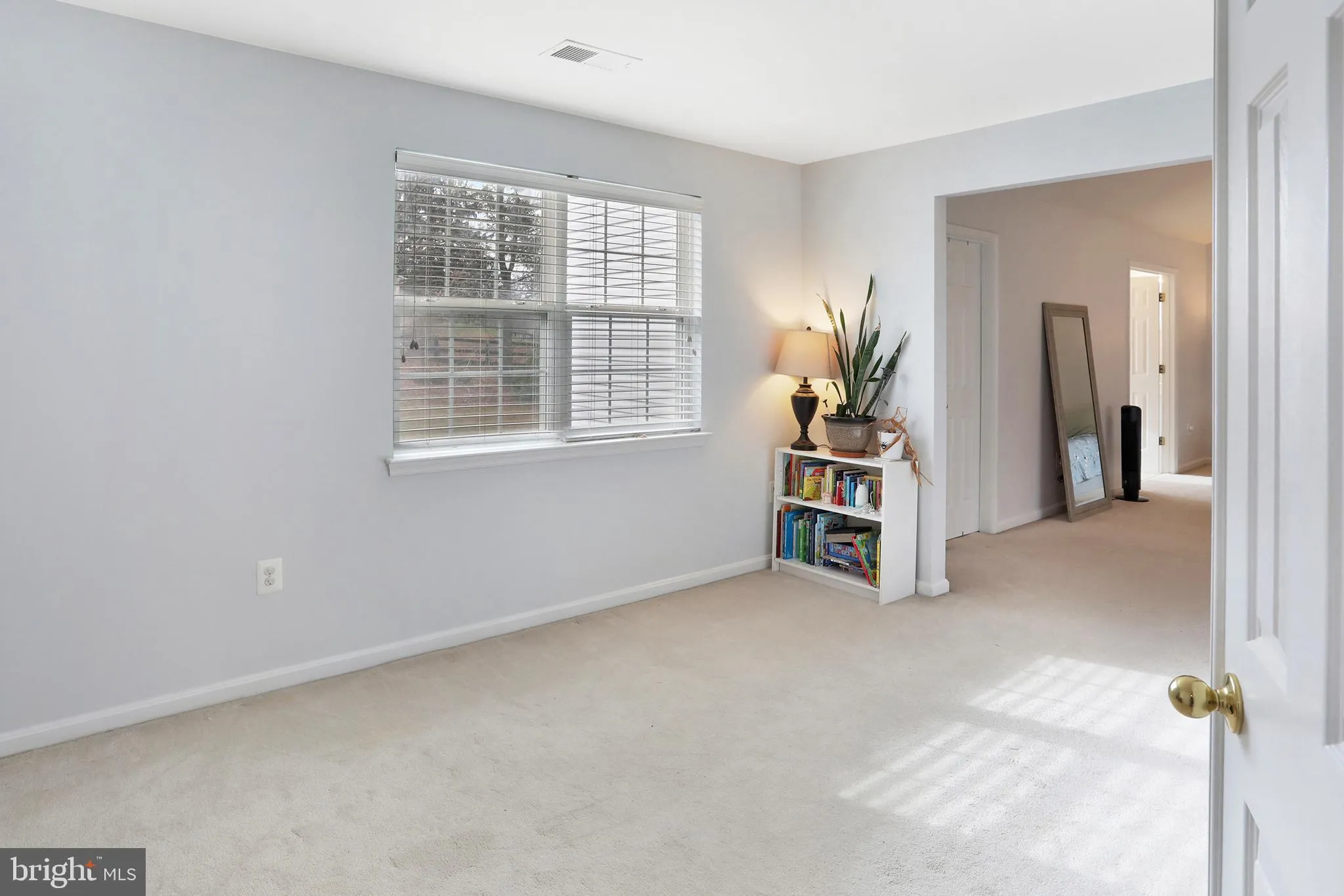 Round Hill, Virginia 20141, United States, 4 Bedrooms Bedrooms, ,3 BathroomsBathrooms,Residential,Active,251674