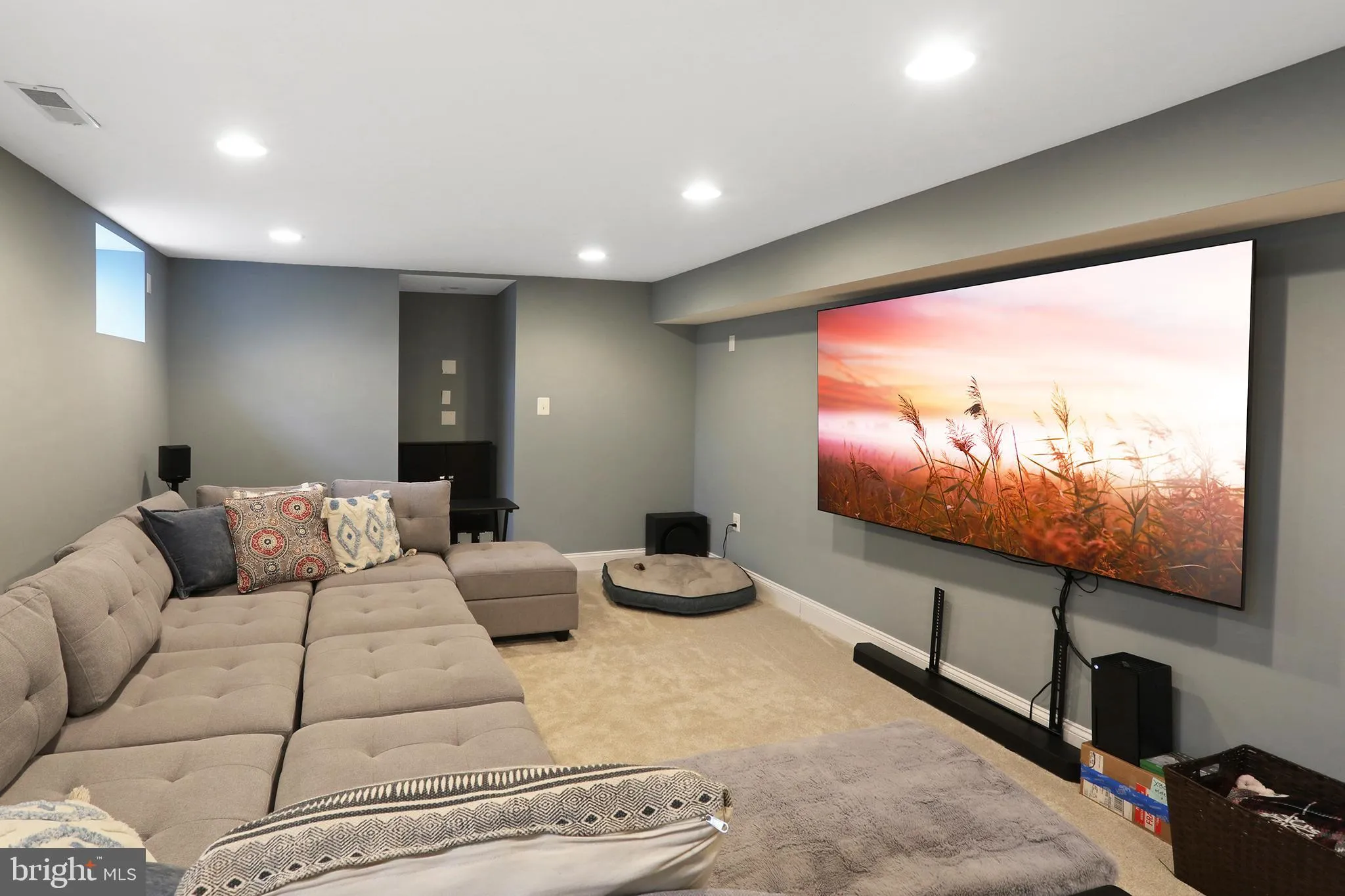 Round Hill, Virginia 20141, United States, 4 Bedrooms Bedrooms, ,3 BathroomsBathrooms,Residential,Active,251674