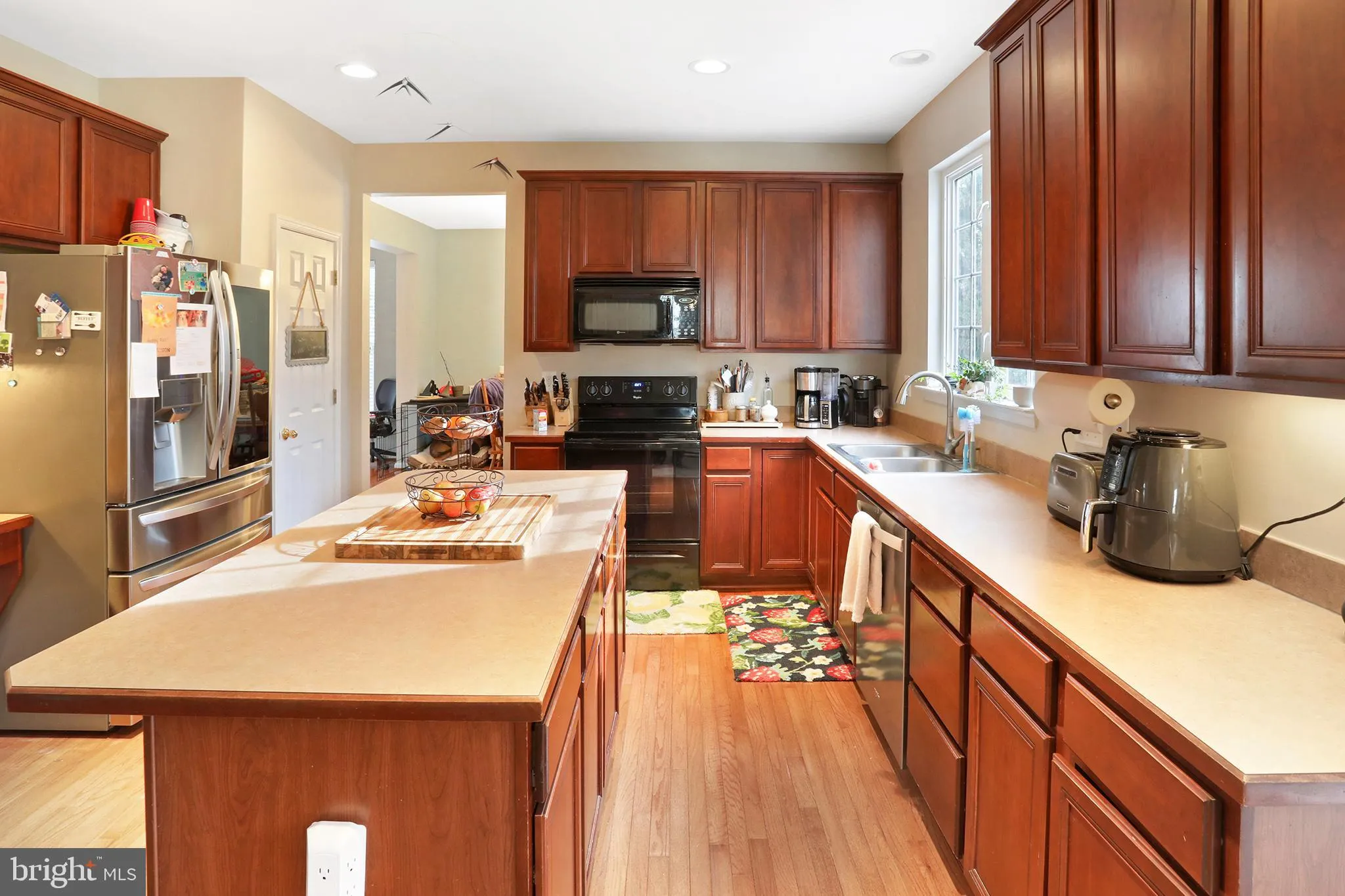 Round Hill, Virginia 20141, United States, 4 Bedrooms Bedrooms, ,3 BathroomsBathrooms,Residential,Active,251674