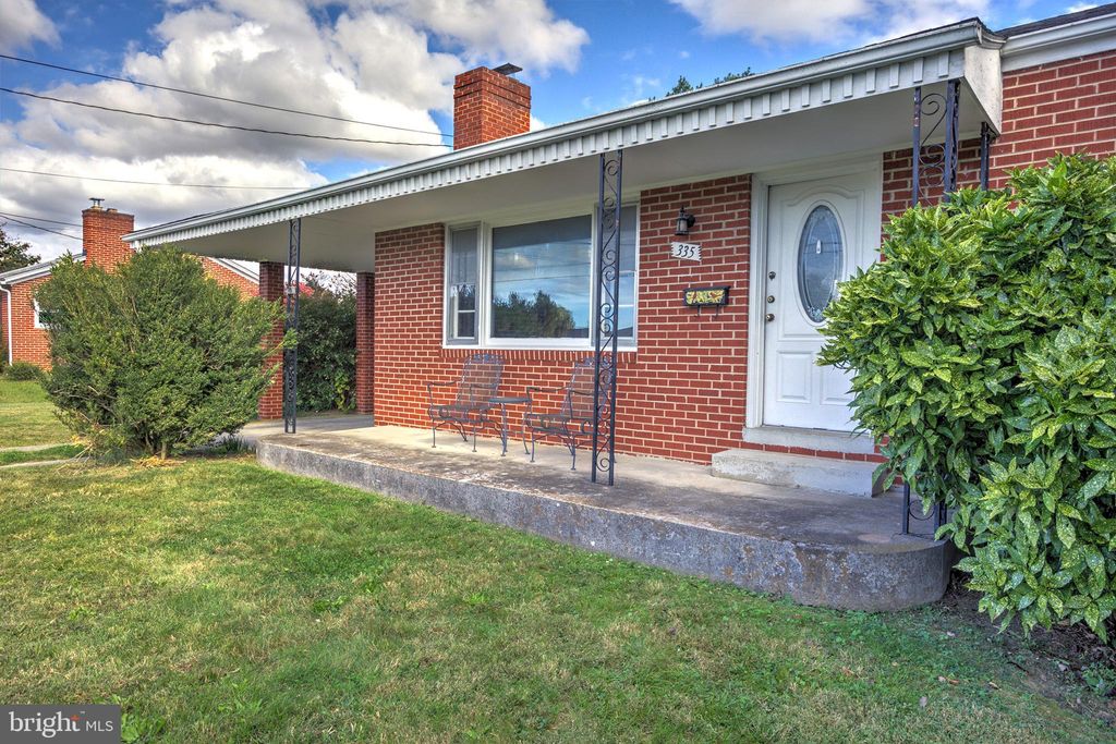 Photo of 335 Royal Avenue, STRASBURG, VA 22657 (MLS # VASH2012618)