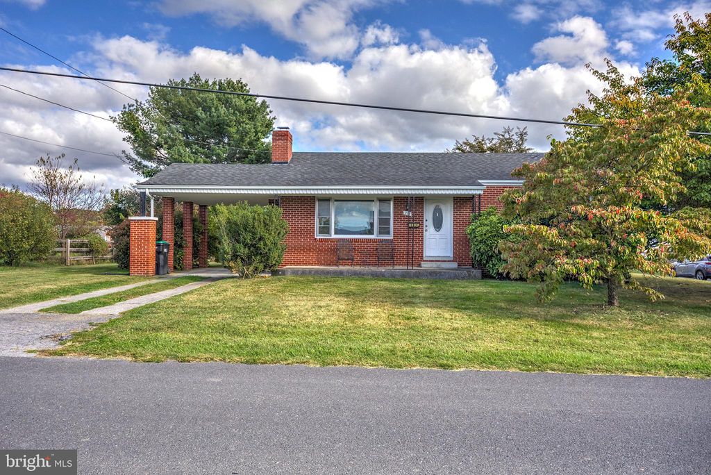 Photo of 335 Royal Avenue, STRASBURG, VA 22657 (MLS # VASH2012618)