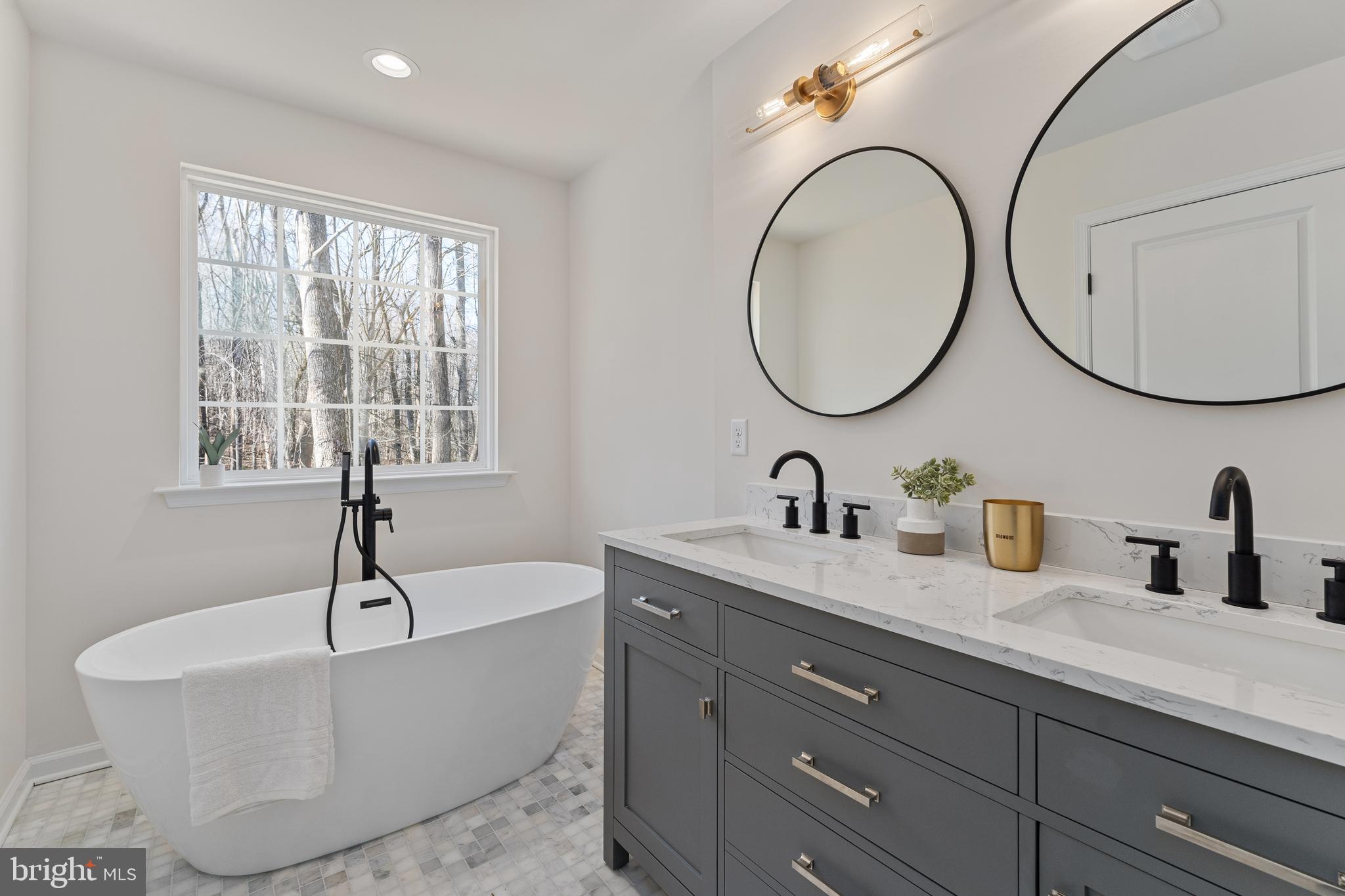 SHERWOOD FOREST - Residential