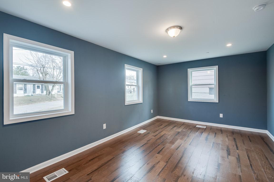 PAROLE HEIGHTS - Residential