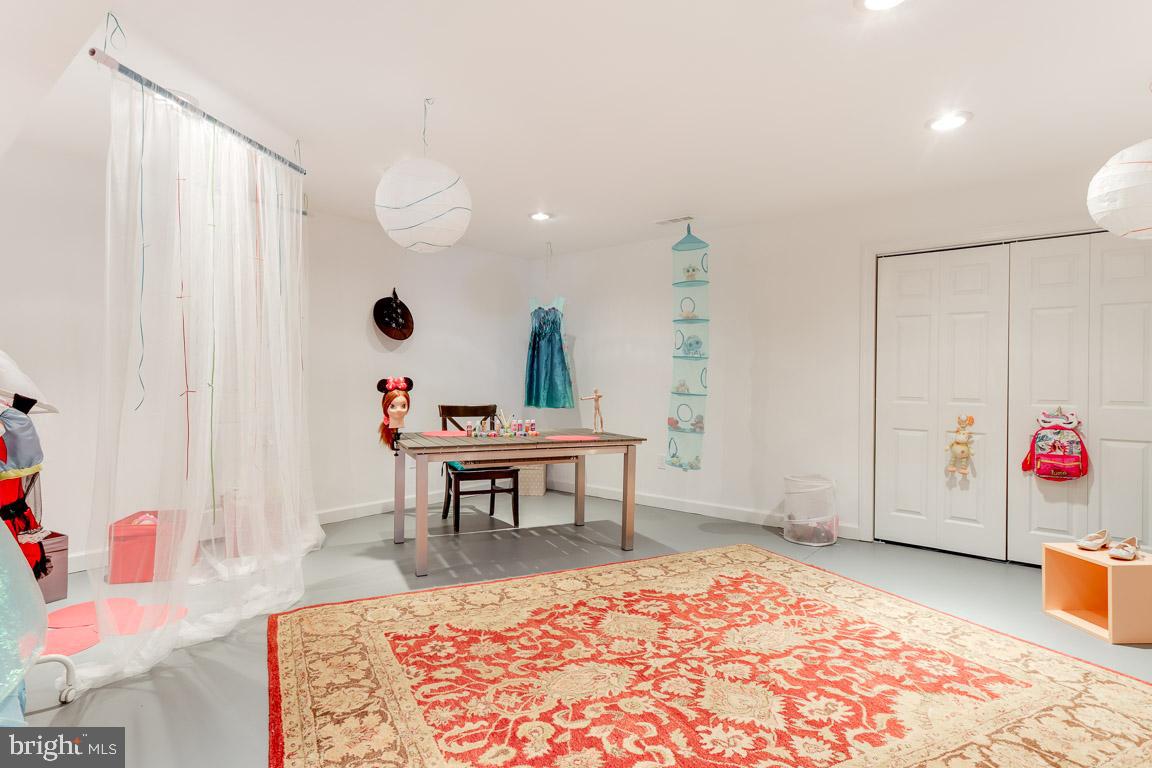 AYRLAWN - Residential