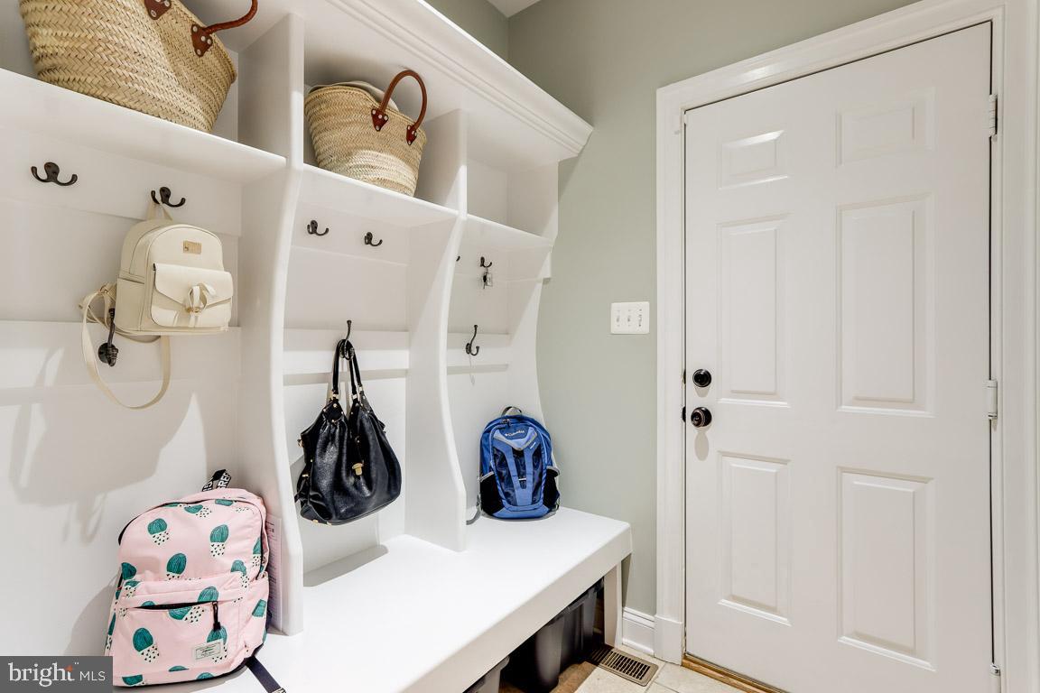 AYRLAWN - Residential