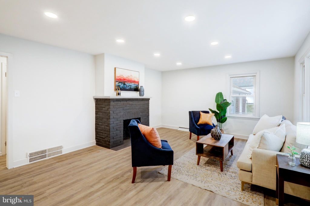 Photo of 7047 Lincoln Highway W, THOMASVILLE, PA 17364 (MLS # PAYK2094014)