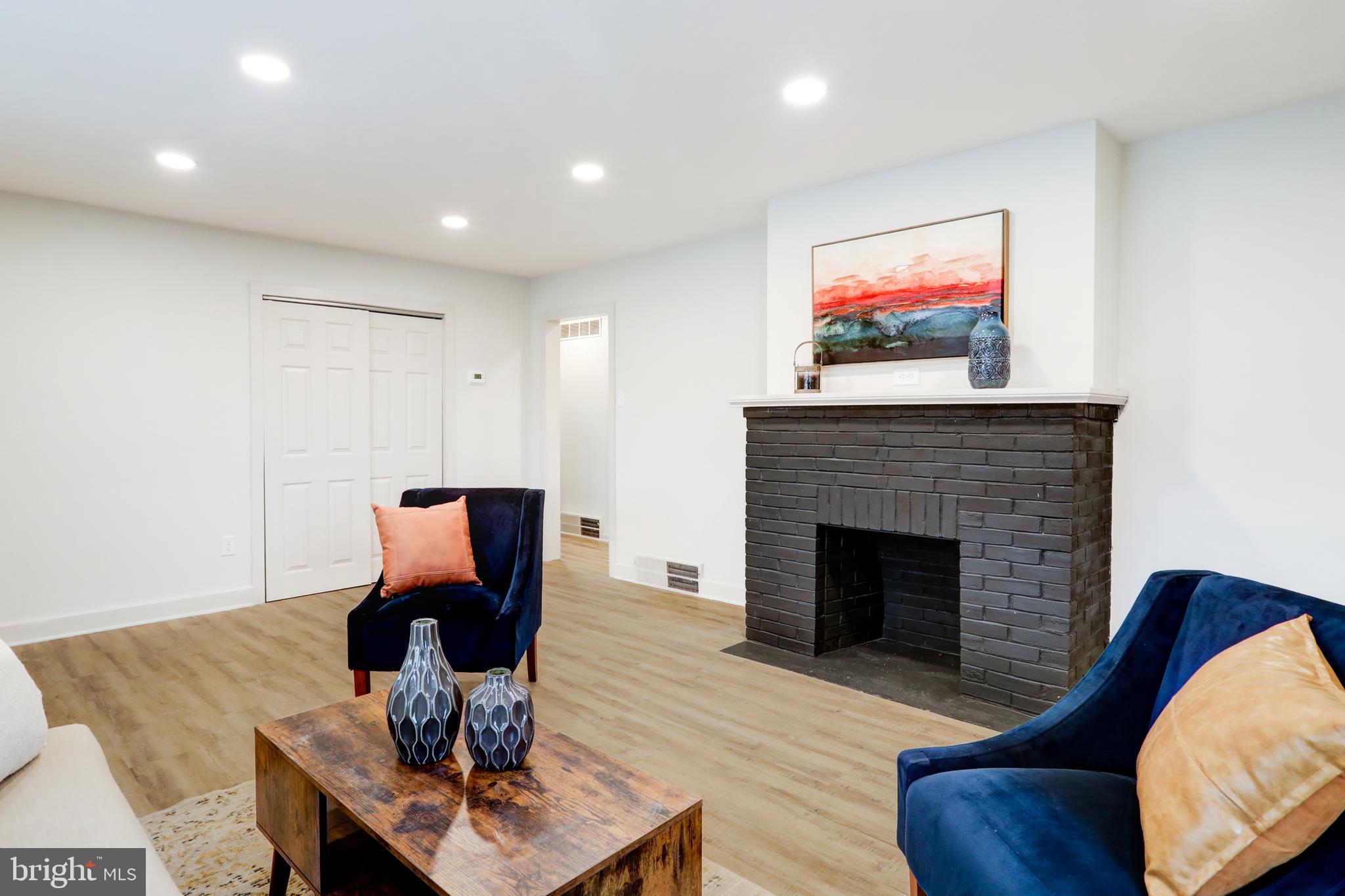 7047 LINCOLN HIGHWAY W