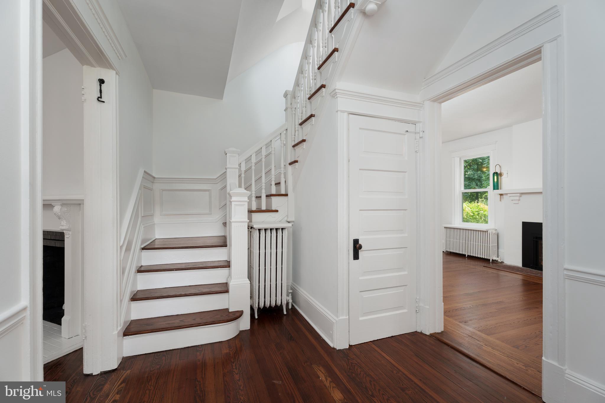 8 HAMILTON AVENUE