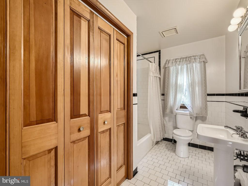 PERRING WOODS COURT - Residential