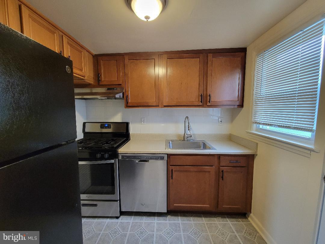 IVERSON VILLAGE CONDO - Residential Lease