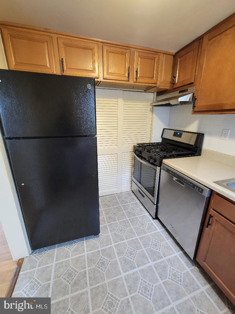 IVERSON VILLAGE CONDO - Residential Lease