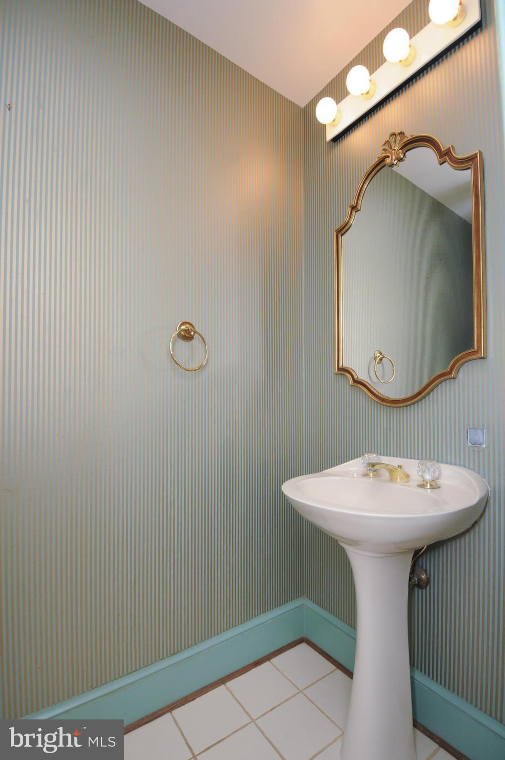 ASHBURN VILLAGE - Residential Lease