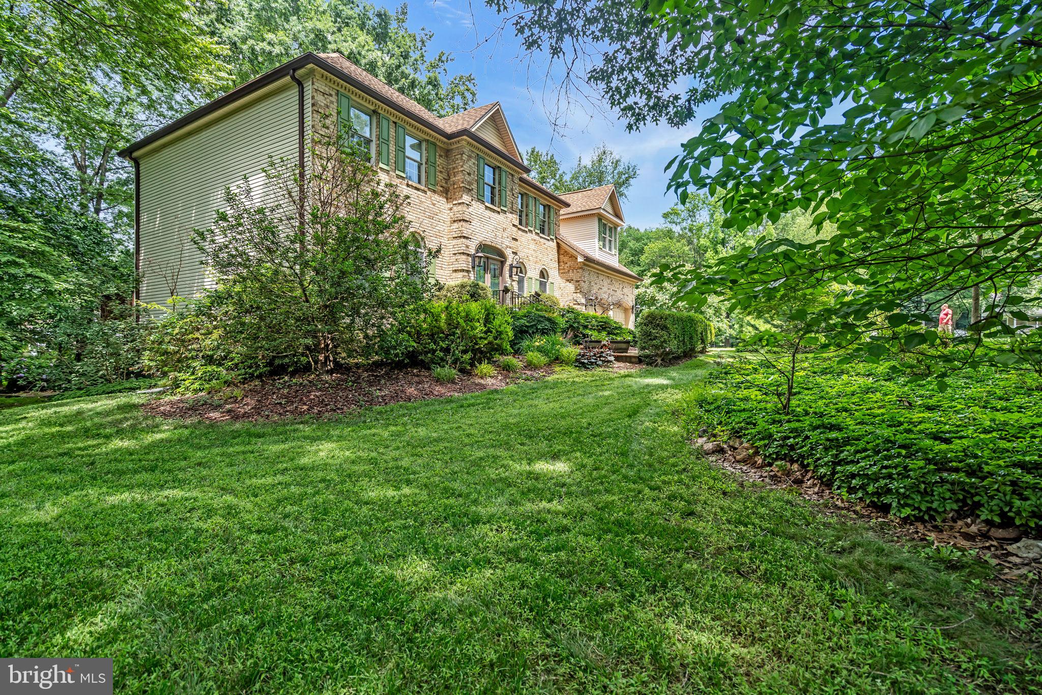 6886 WELL HOUSE DRIVE