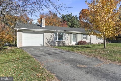 207 UNIVERSITY DRIVE DRIVE MONT ALTO PA 17237