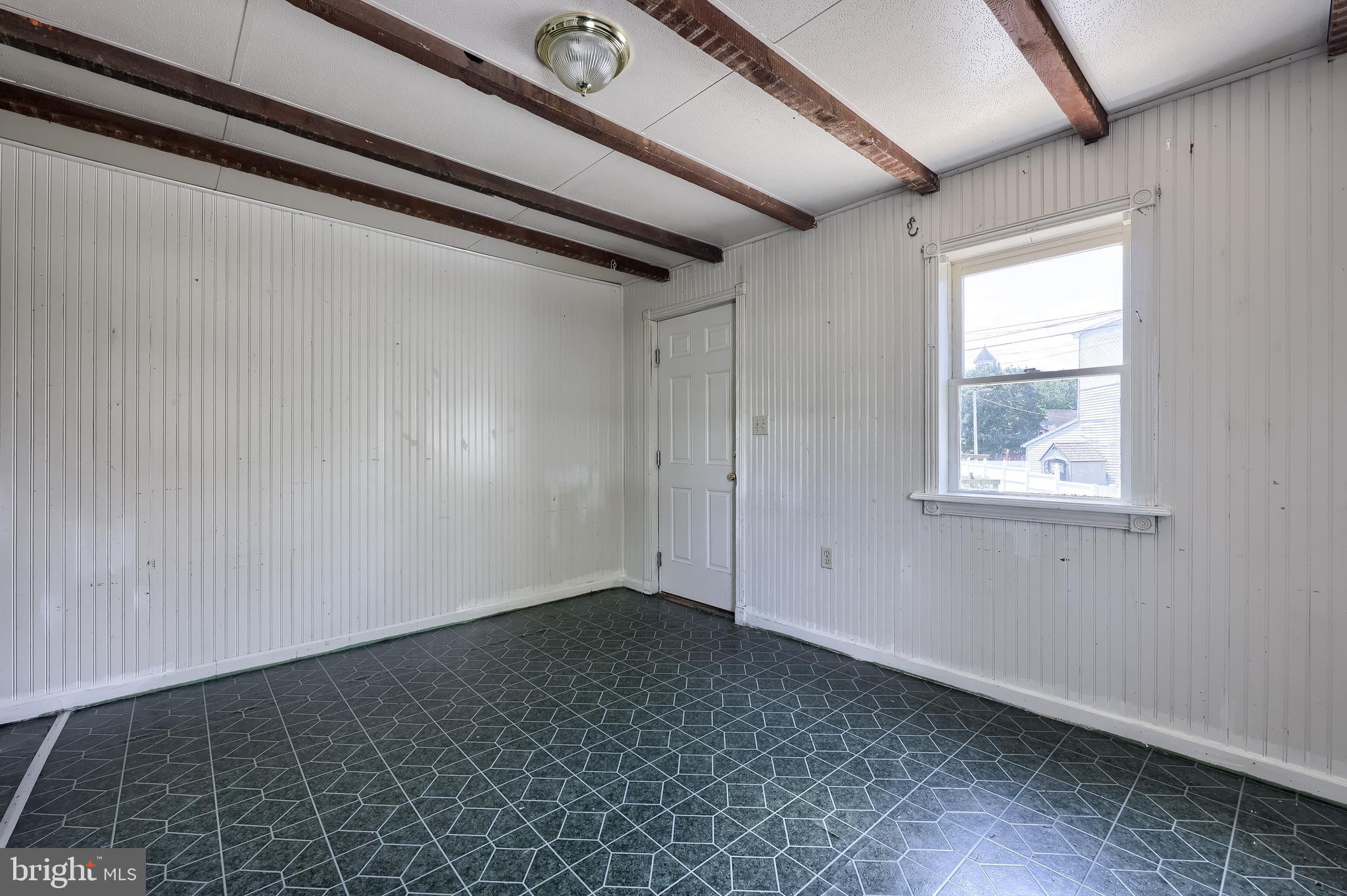 521 CONCORD LANE