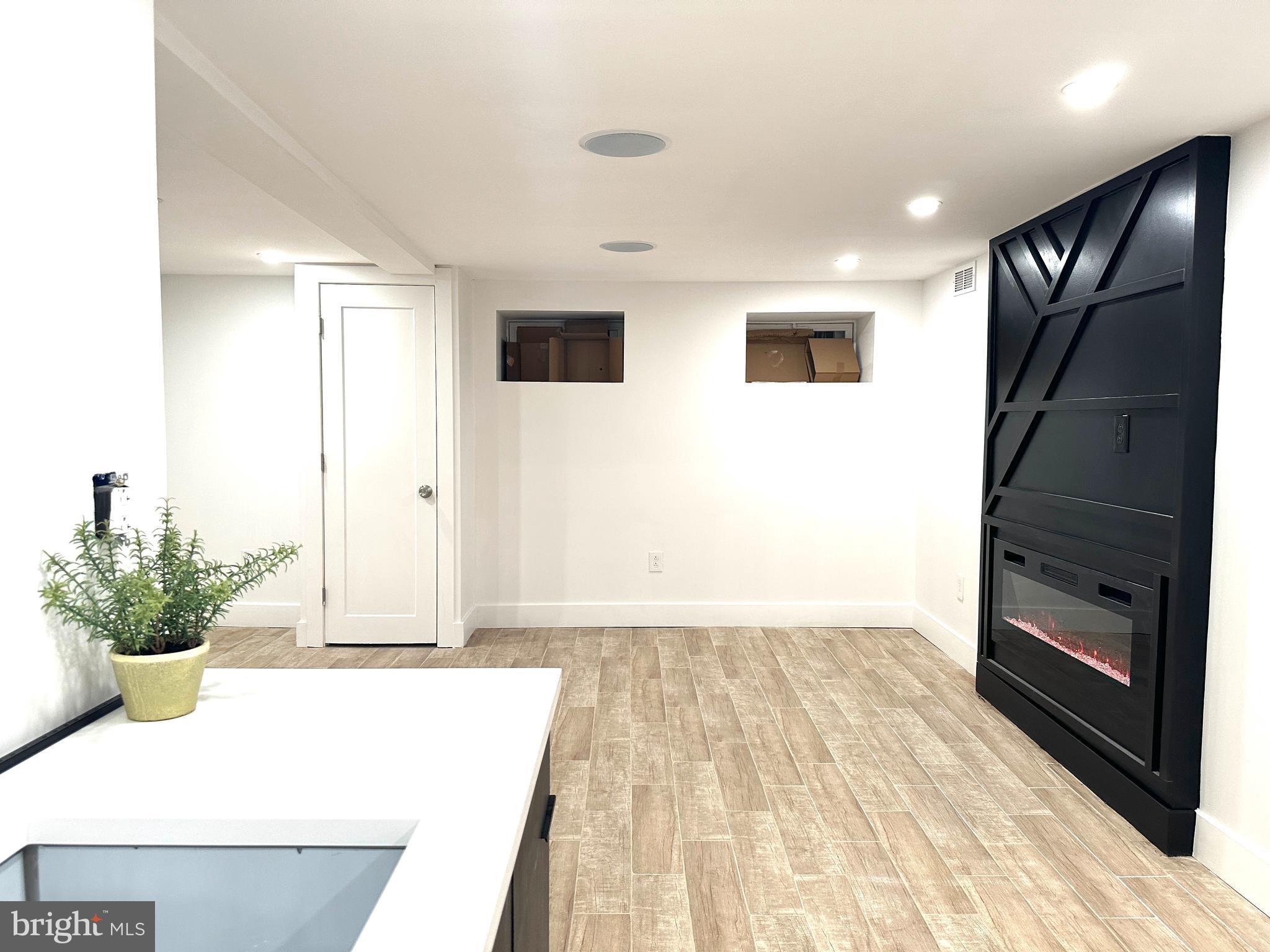 LAWNCREST - Residential