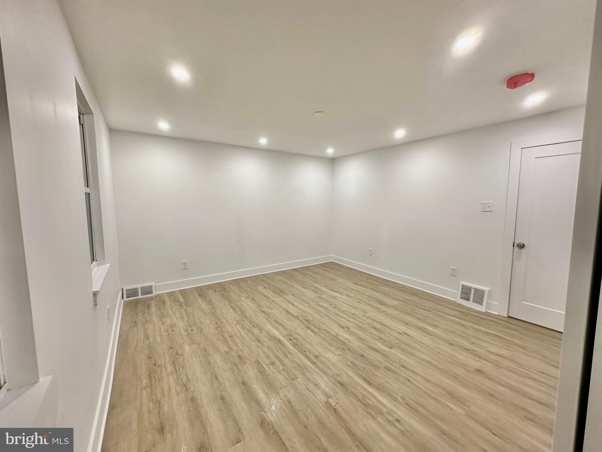 LAWNCREST - Residential