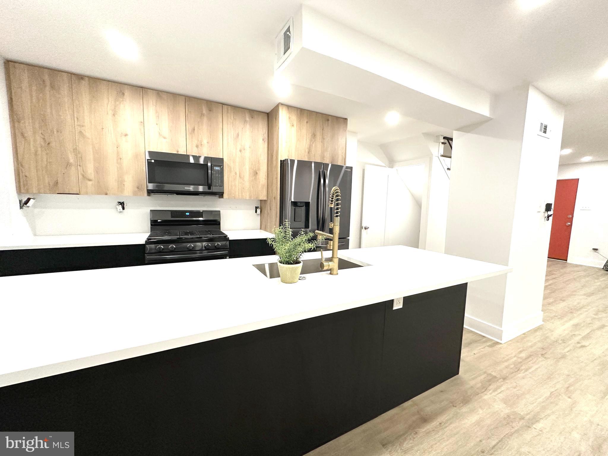 LAWNCREST - Residential