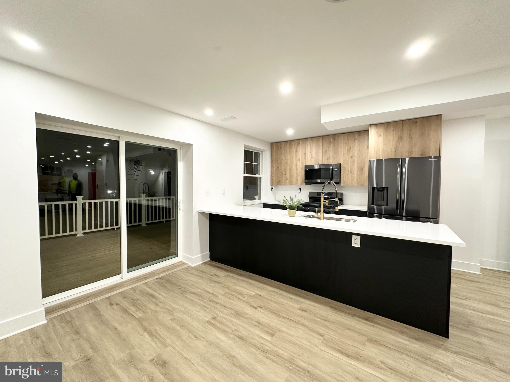 LAWNCREST - Residential