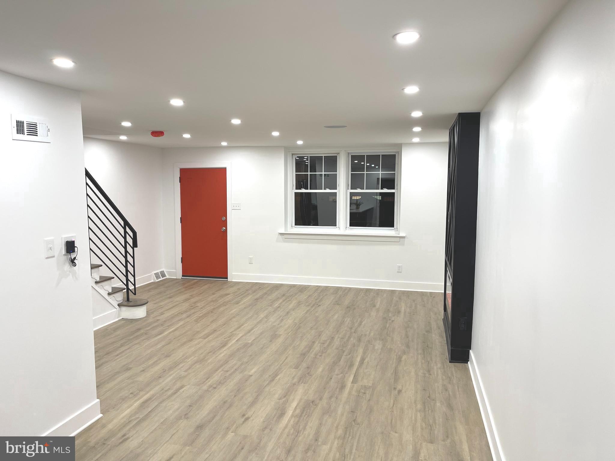 LAWNCREST - Residential
