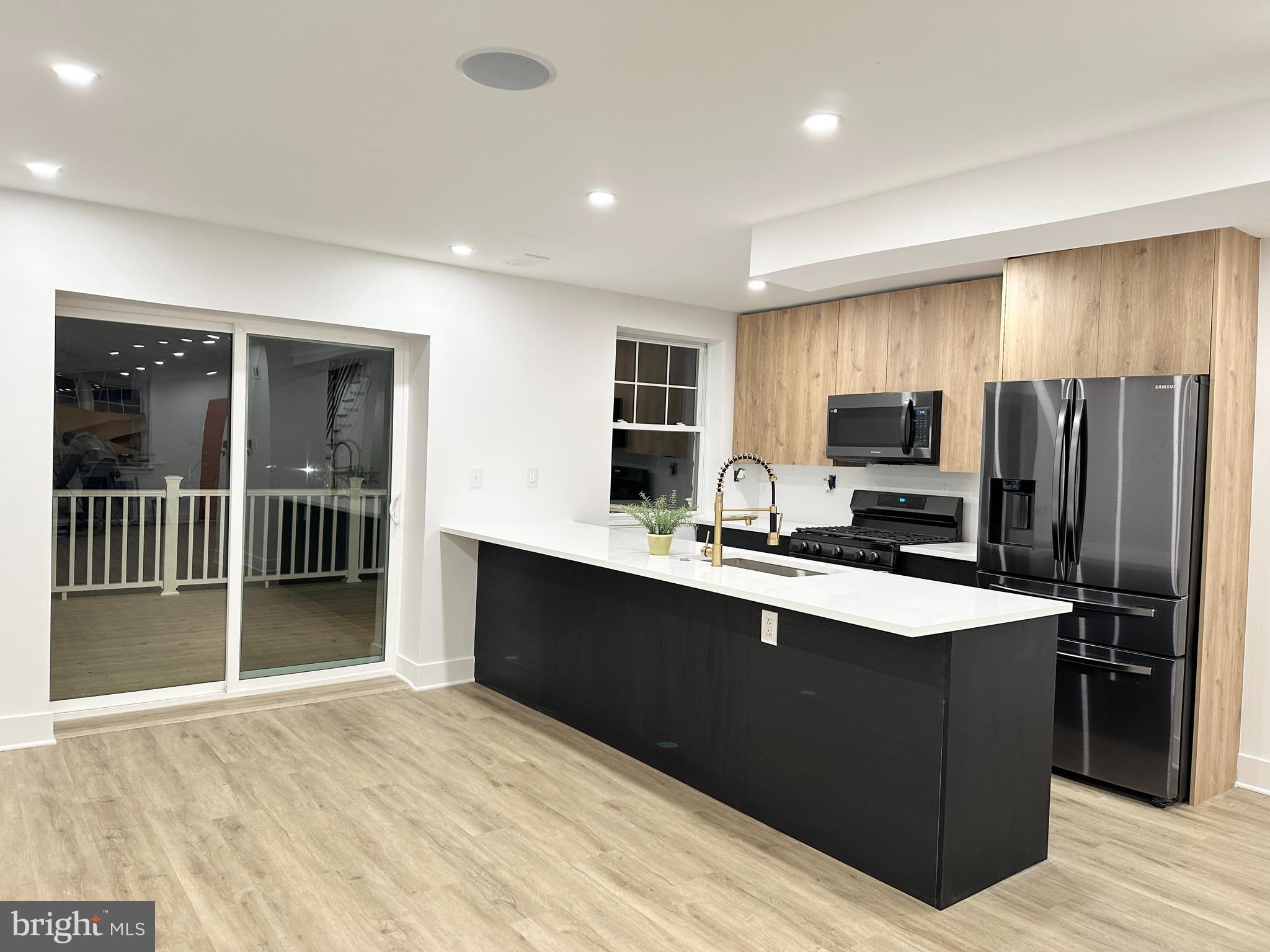 LAWNCREST - Residential