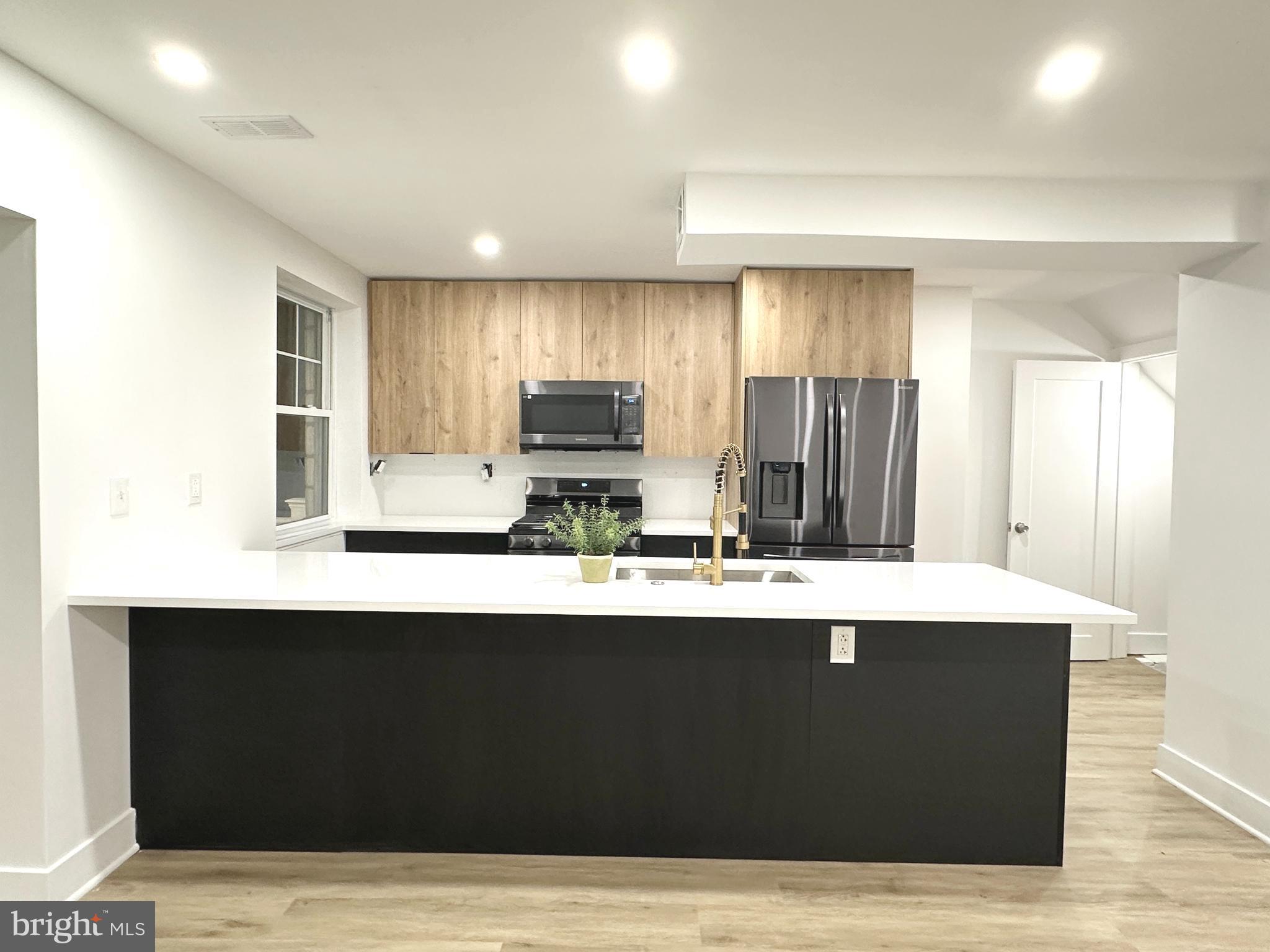 LAWNCREST - Residential