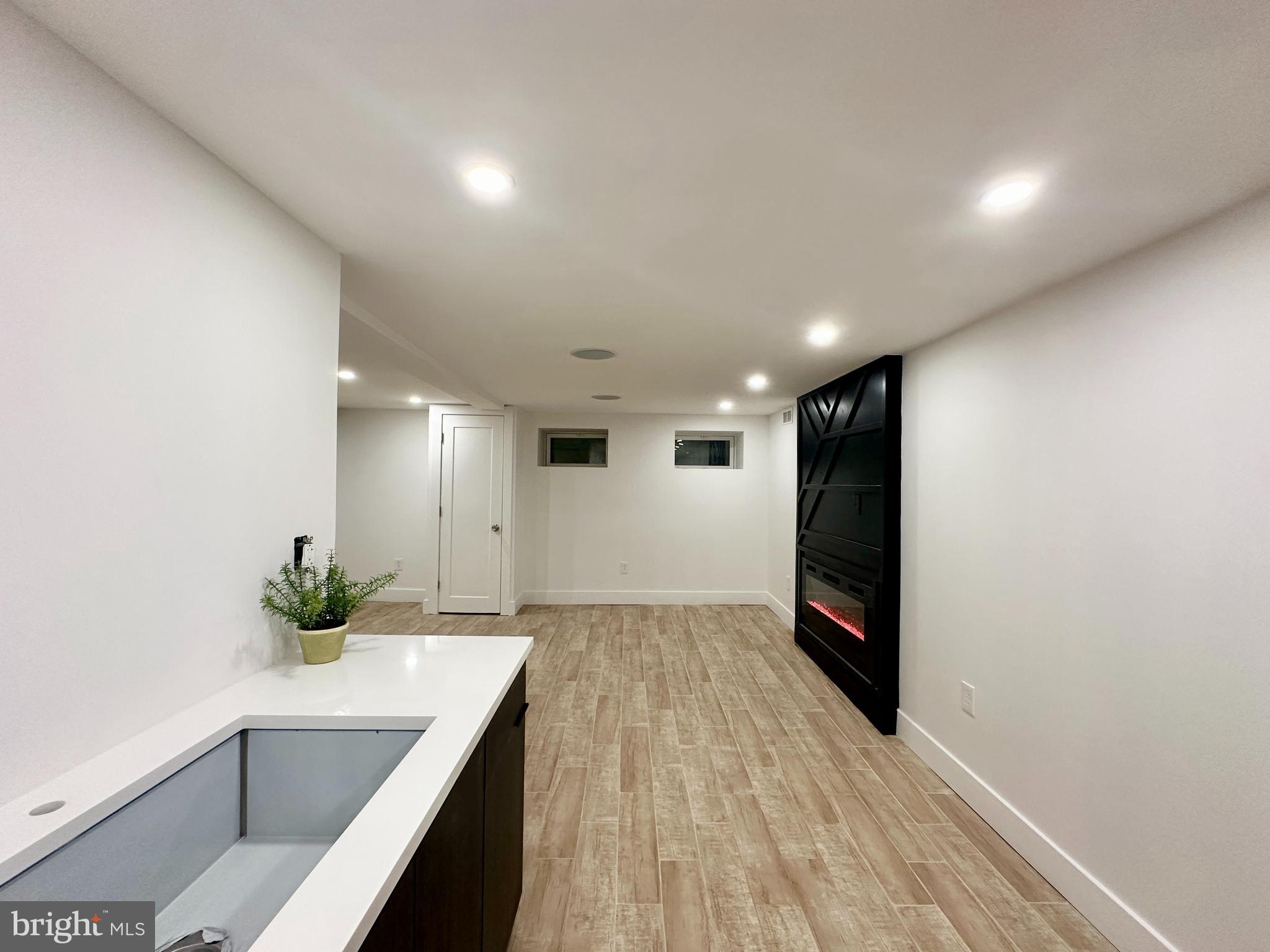 LAWNCREST - Residential
