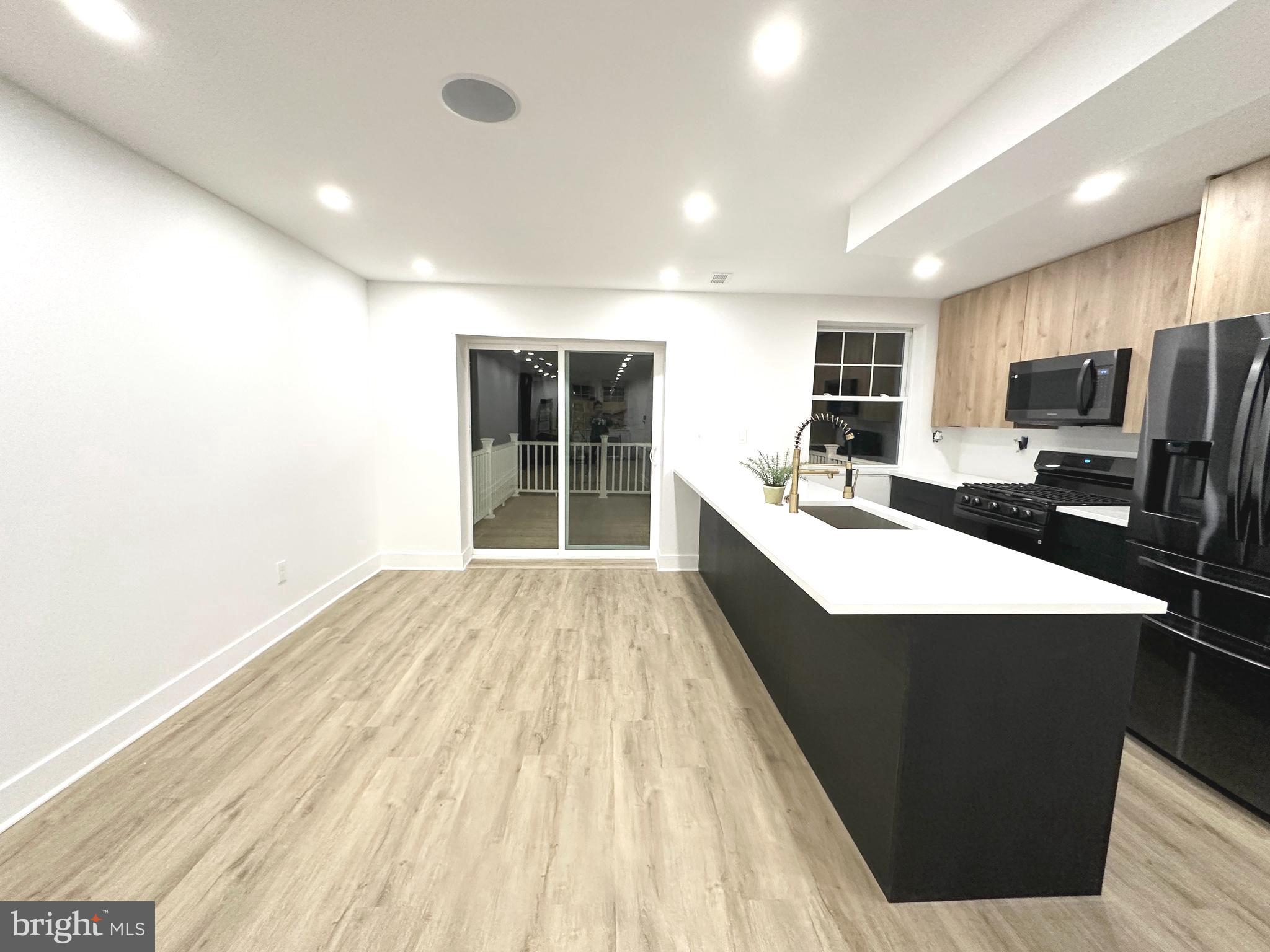 LAWNCREST - Residential