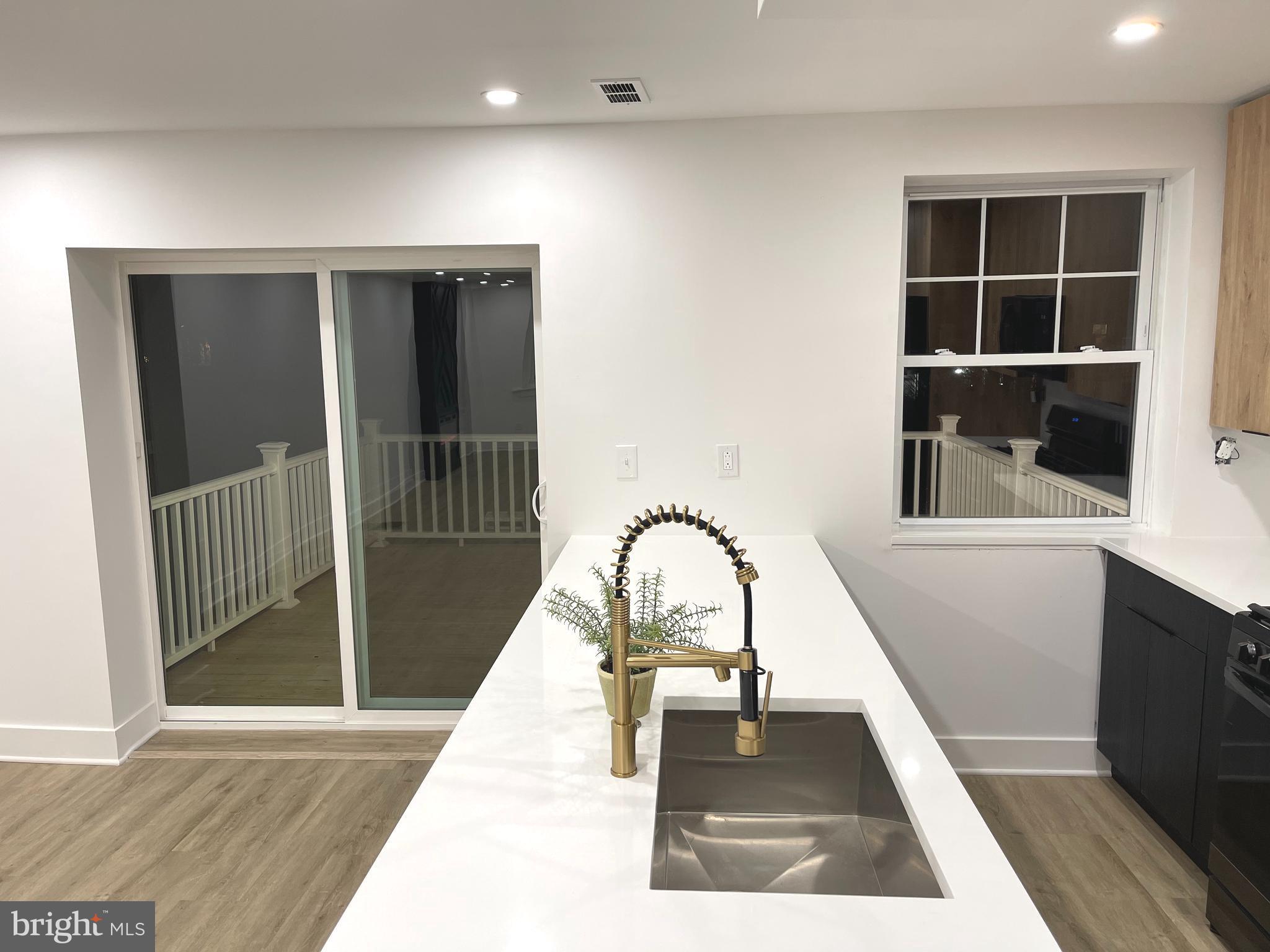 LAWNCREST - Residential