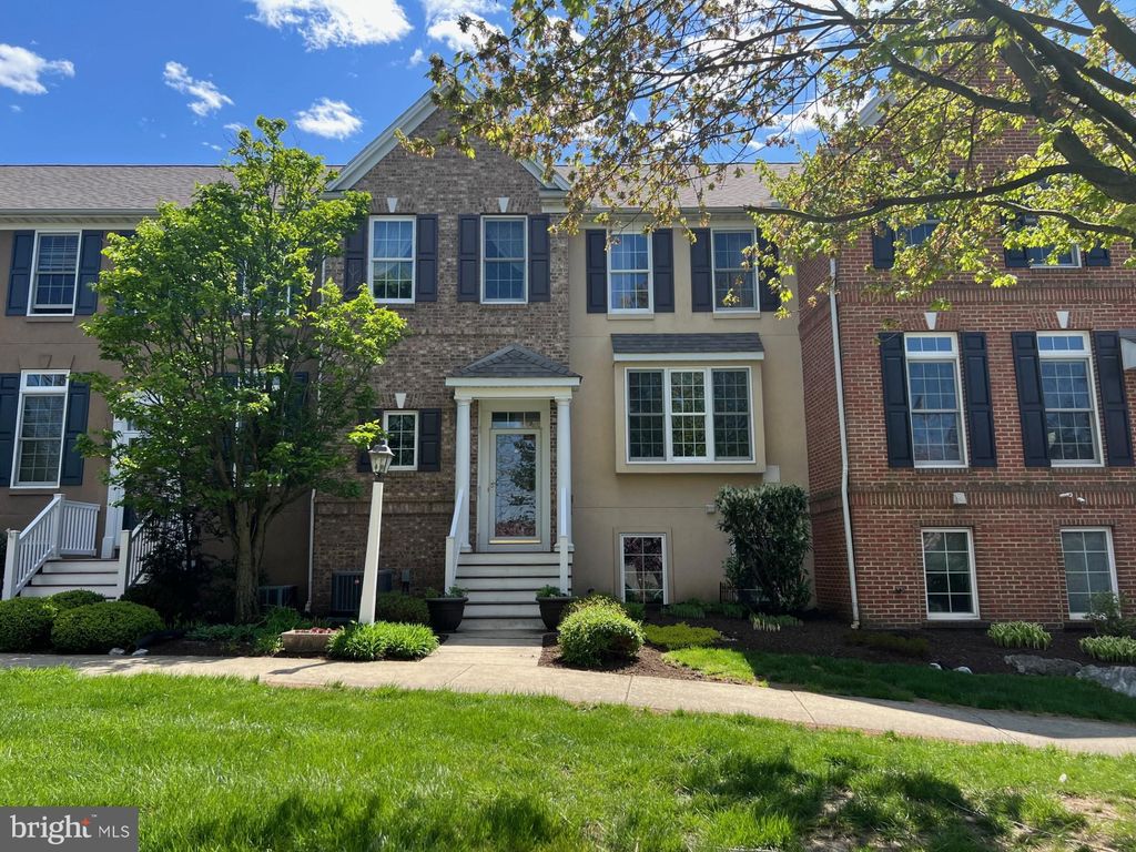 Photo of 316 Great Lawn Circle, Lancaster, PA 17602 (MLS # PALA2049992)